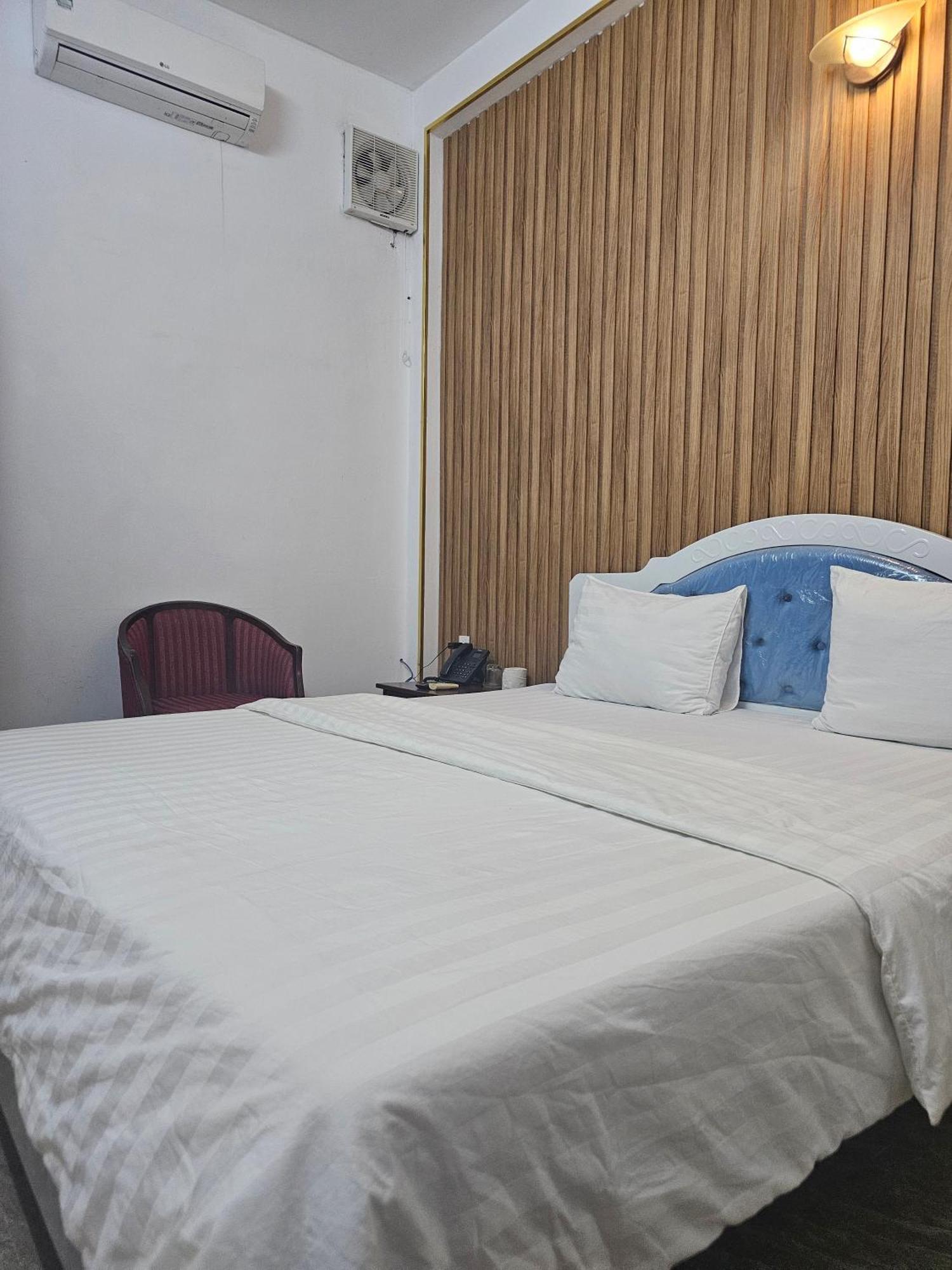 Khach San Trung Mai Hotell Ho Chi Minh-staden Exteriör bild